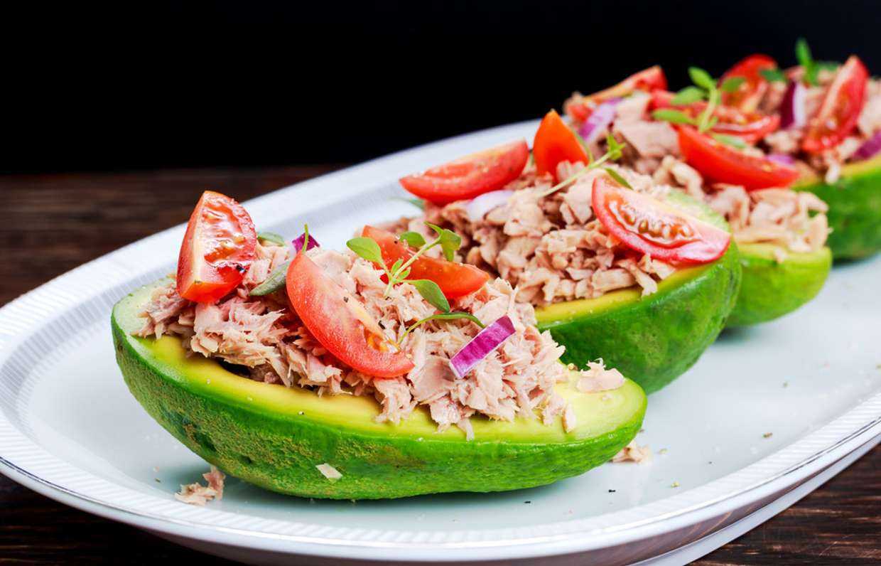 Cалат с авокадо и тунцом: 10 вкусных пошаговых рецепты с фото