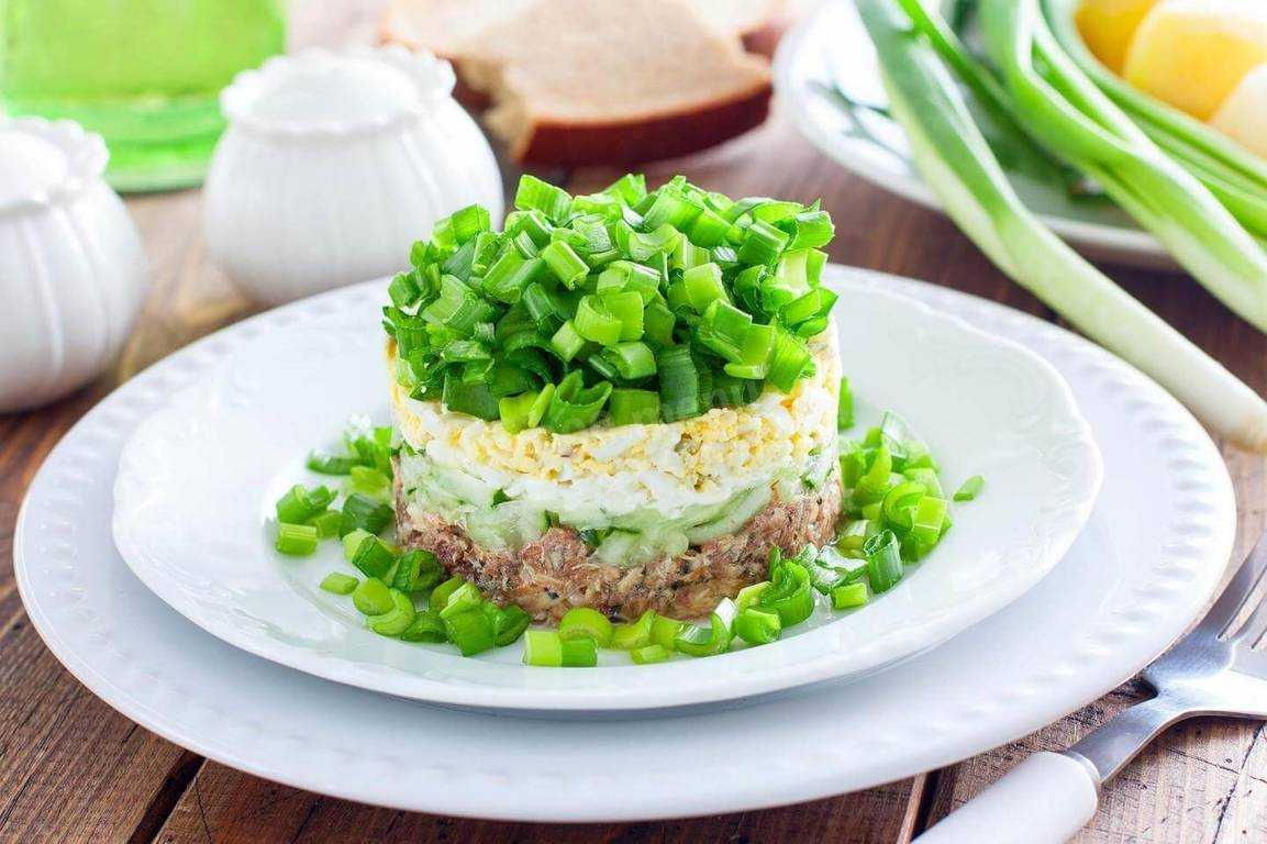Салат с сардиной - очень полезное блюдо с изысканным вкусом: рецепт с фото и видео