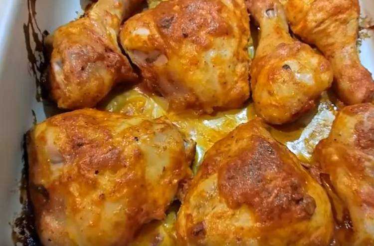 Курица жареная в духовке – кусочками и целиком