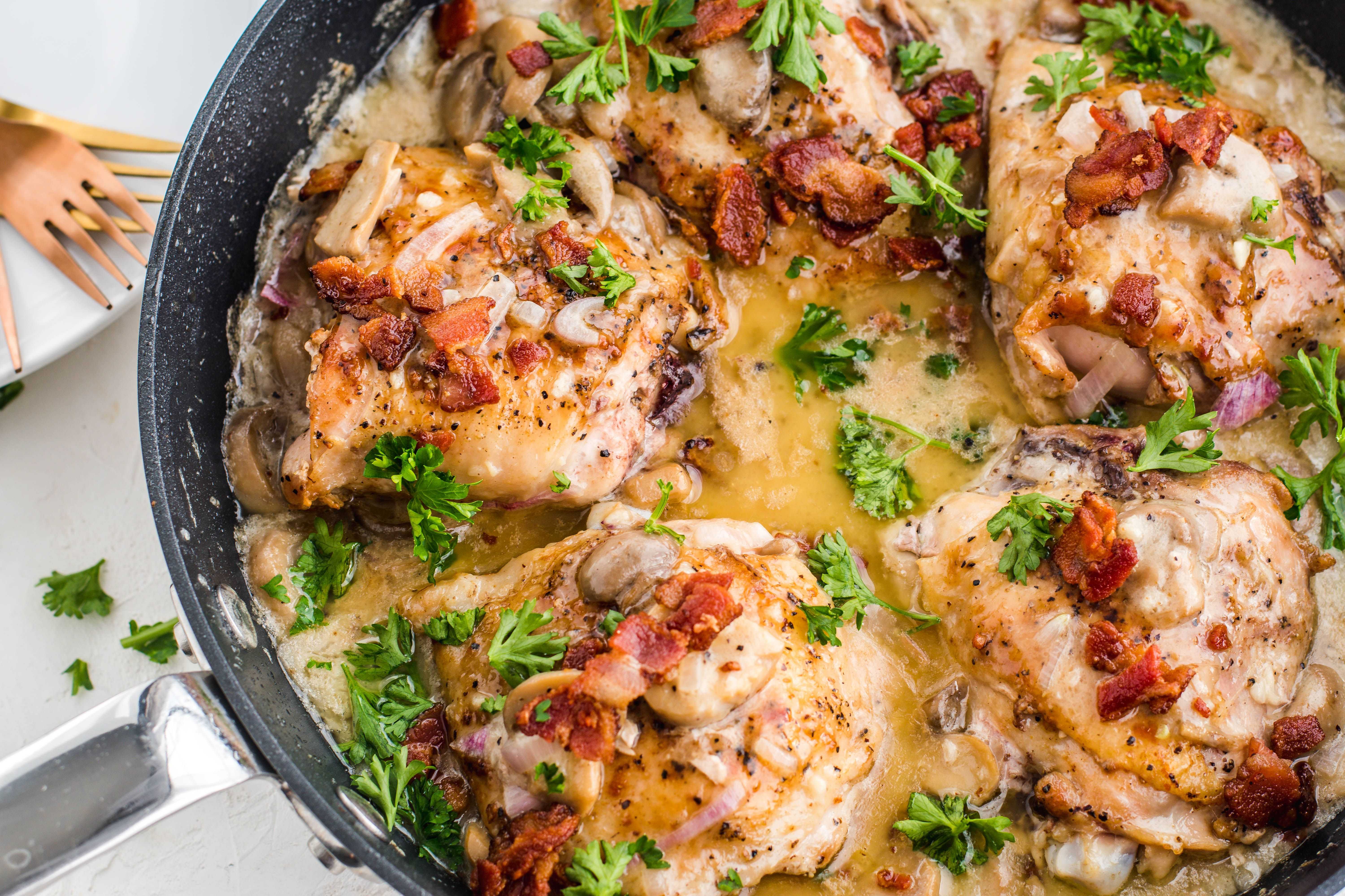 Куриные бедрышки с рисом – рецепт, как приготовить на сковороде
