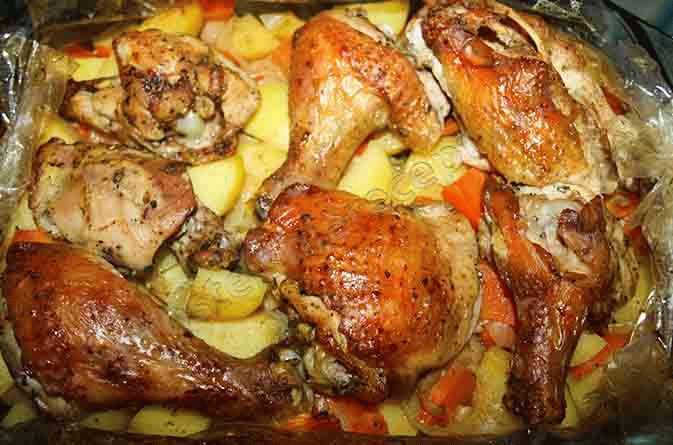 Курица кусочками запеченная с картошкой в духовке  в рукаве: рецепт пошаговый с фото