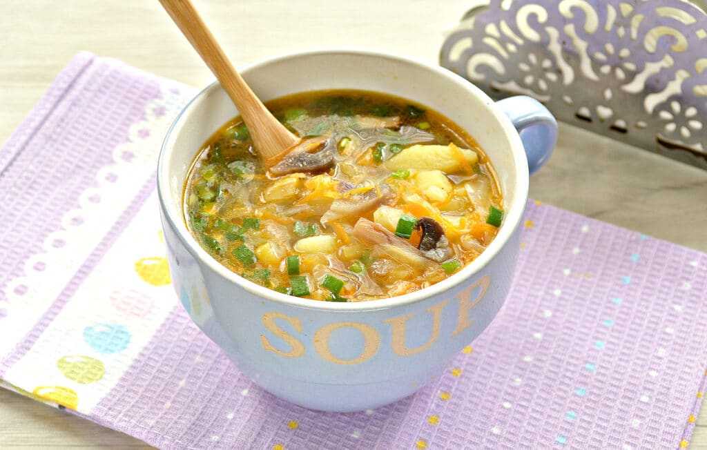 Суп рассольник: 2 рецепта с перловкой, рисом и солеными огурцами