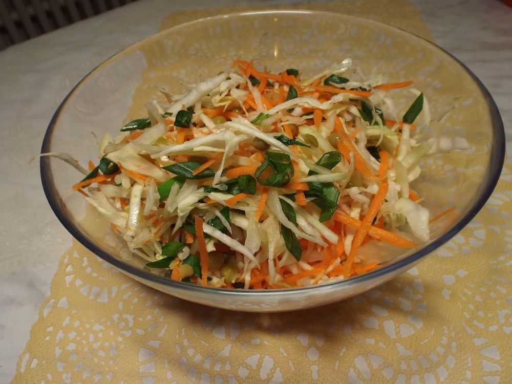 Салат с капустой и горошком - как вкусно приготовить с белокочанной, цветной, савойской или пекинской