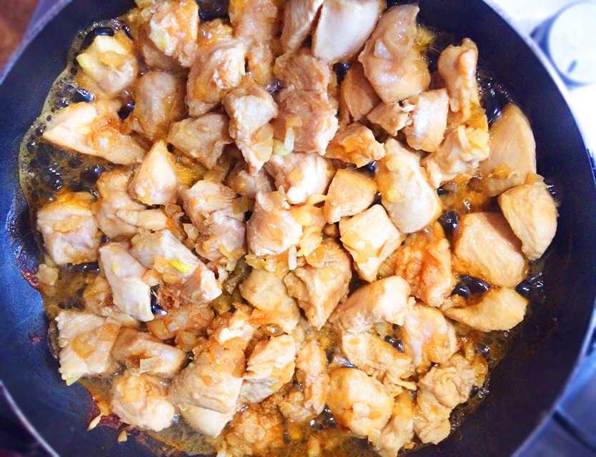 Куриное филе на сковороде. рецепты сочной и нежной куриной грудки