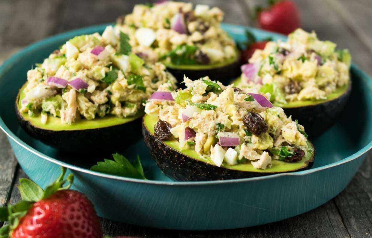 20 вкусных салатов с тунцом, которые удивят ваших гостей