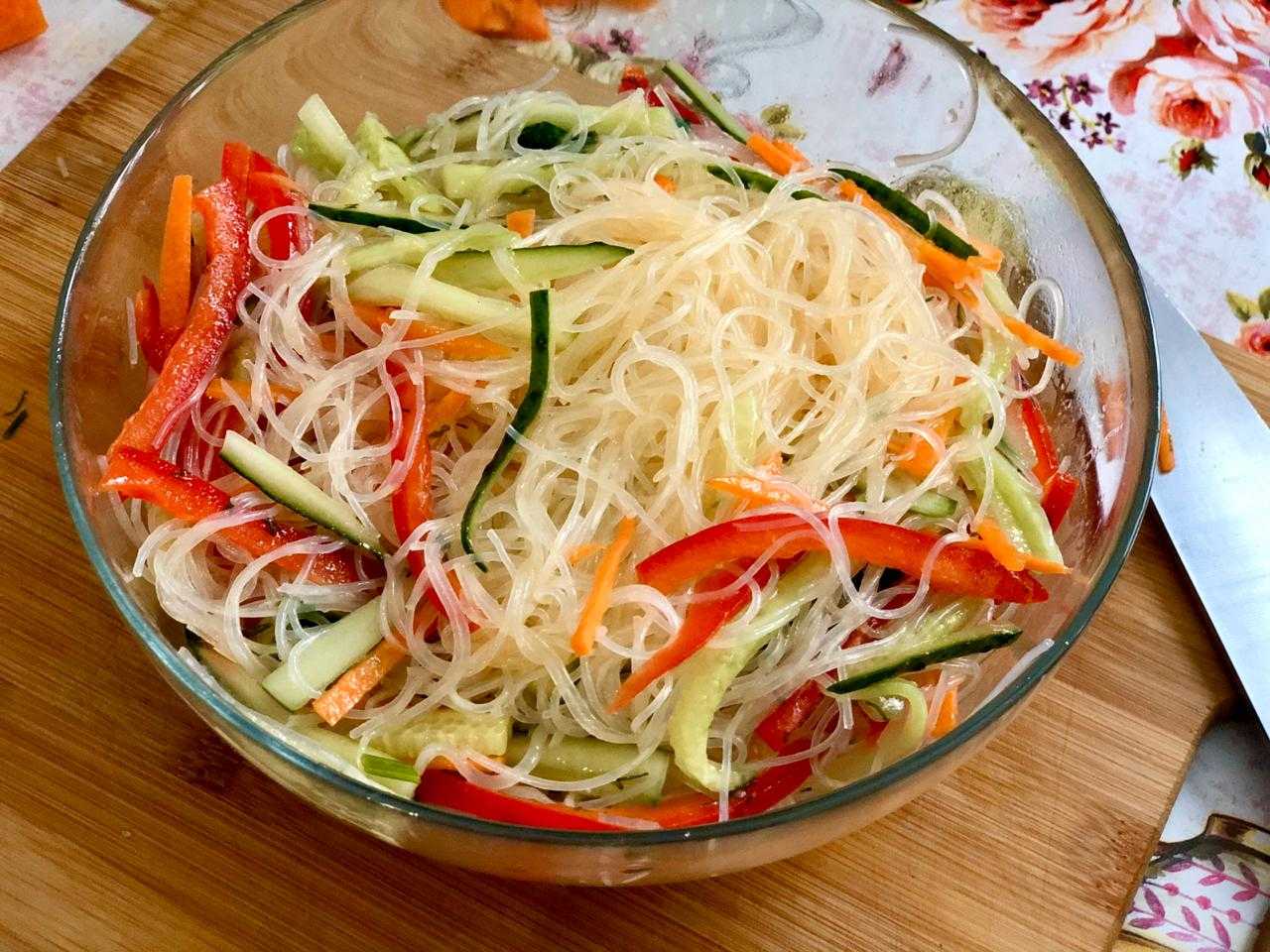 Тайский салат с курицей - рецепт с фото