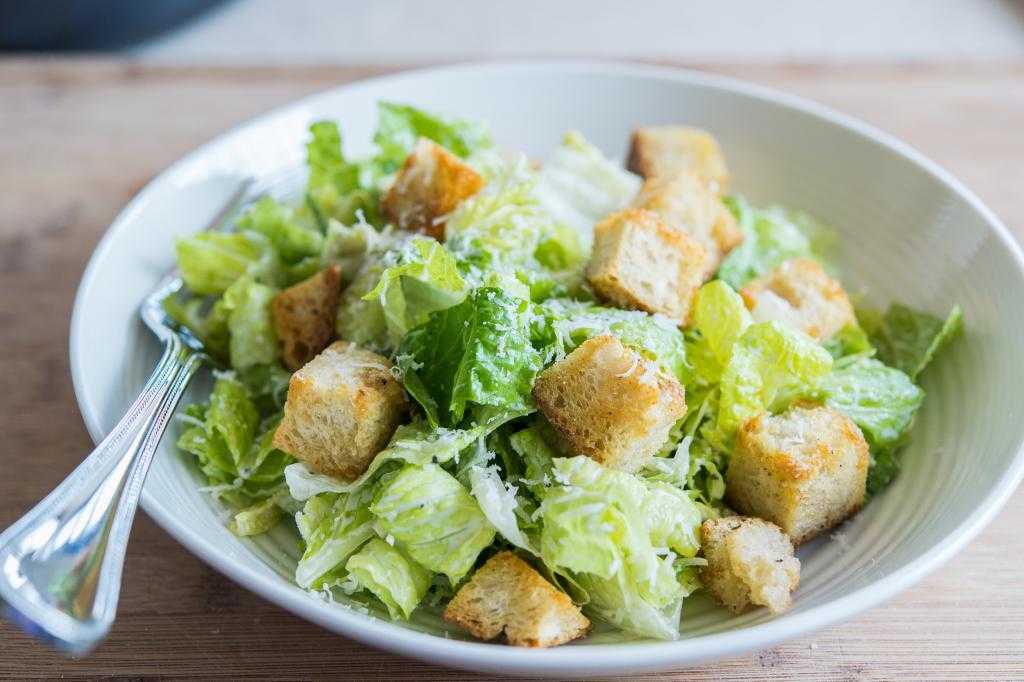 Салат с курицей и огурцами – 10 вкусных рецептов