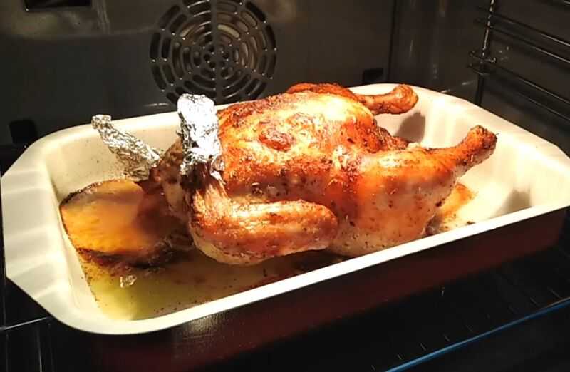 Курица в духовке целиком: самые вкусные рецепты приготовления