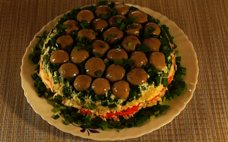 Салат с сухариками — 20 очень вкусных рецептов приготовления