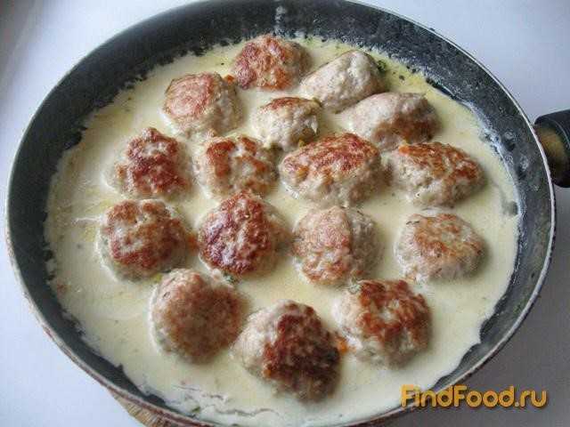 Митболы- мясные шарики в томатном и сливочном соусе, в тесте и с сыром