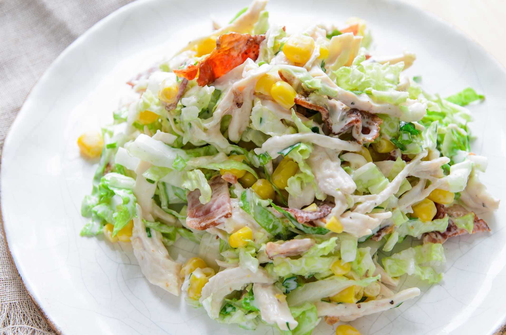 Салат с капустой и копченой курицей - пошаговый домашний рецепт