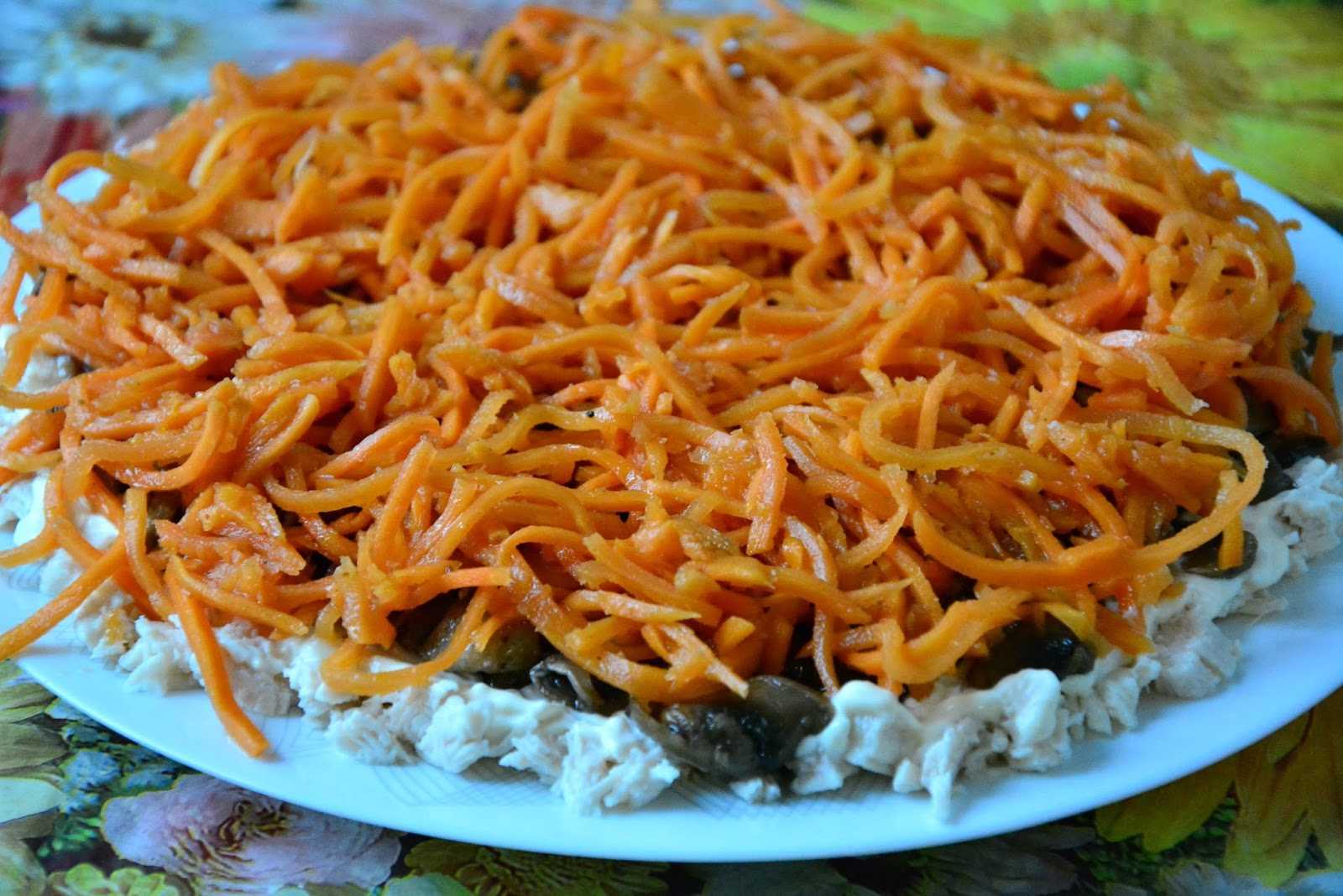 Салаты с корейской морковью: 10 интересных рецептов с фото