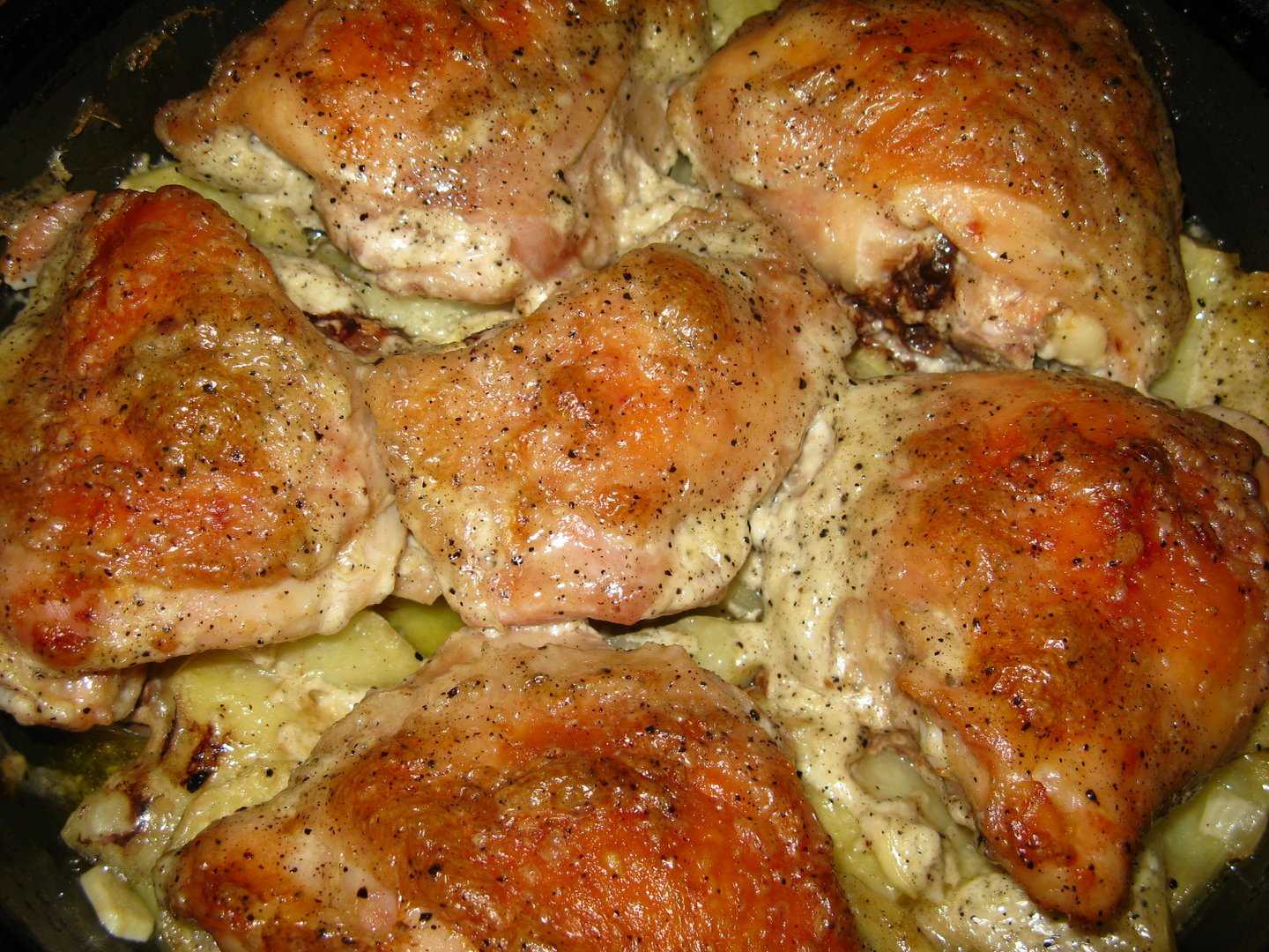 Куриные ножки, запечённые с картошкой в духовке, под хрустящей корочкой, в рукаве, фольге, с сыром