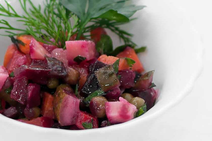 Салат из селедки и свеклы: 7 вкуснейших рецептов с фото