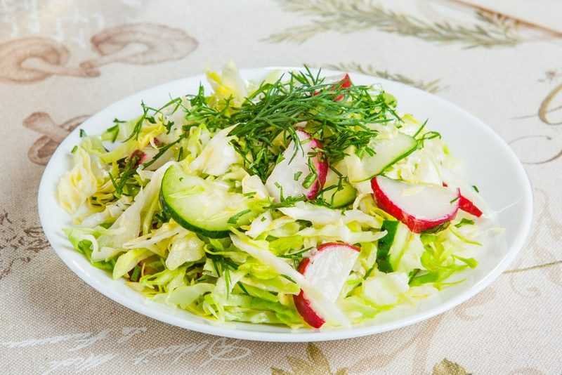 Салат из квашеной капусты. рецепты простых и вкусных салатов