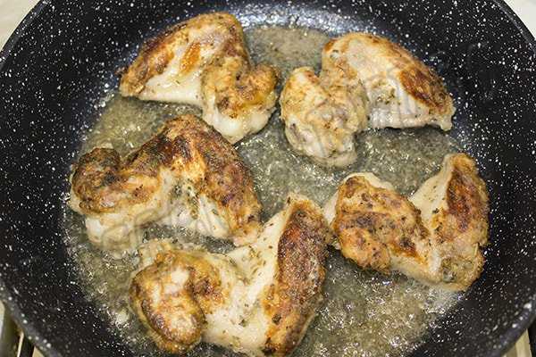 Куриные крылышки, жаренные на сковороде: рецепт с фото