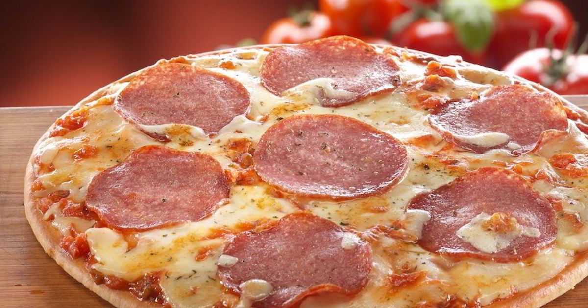 Пицца из слоеного бездрожжевого теста в духовке: рецепт с фото пошагово