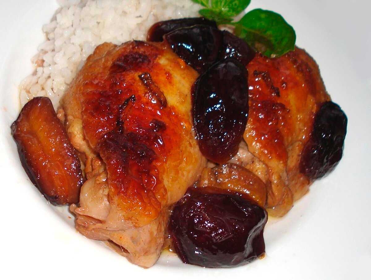 Куриная грудка с черносливом на сковороде с фото пошагово