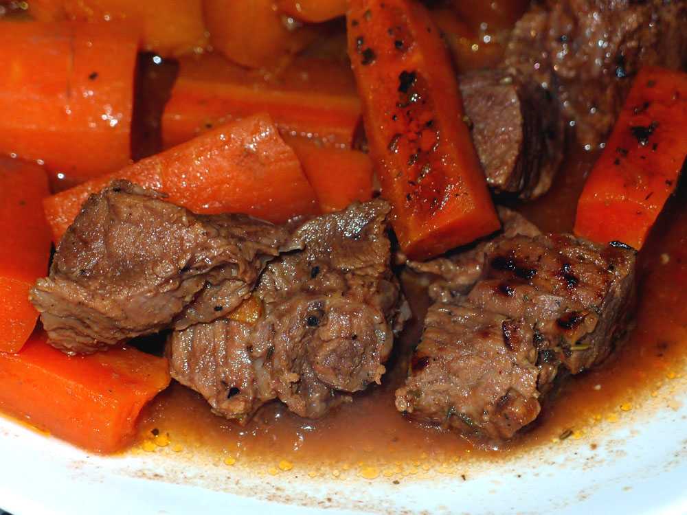 Морковь тушеная с луком - простота не помеха вкусу: рецепт с фото