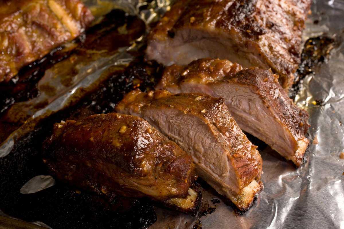 Свиные ребра в духовке: сочные и вкусные рецепты