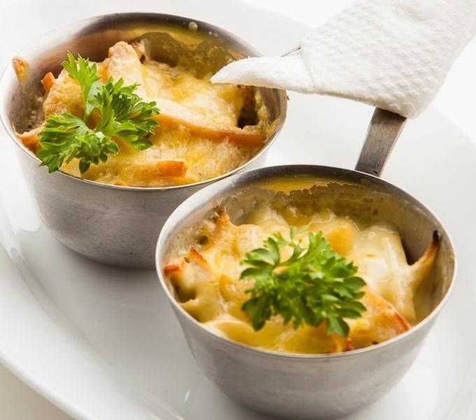 Жульен с грибами и курицей — 9 рецептов приготовления в духовке