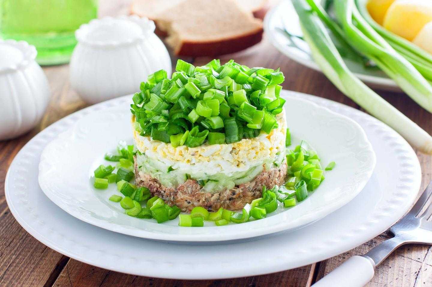 Салат с огурцом, яйцом и кукурузой — 7 интересных рецептов с фото