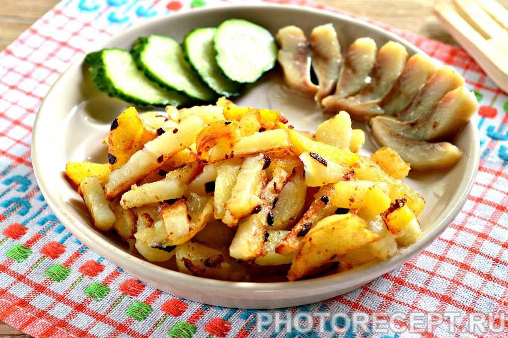 Жареная картошка с луком: как вкусно приготовить
