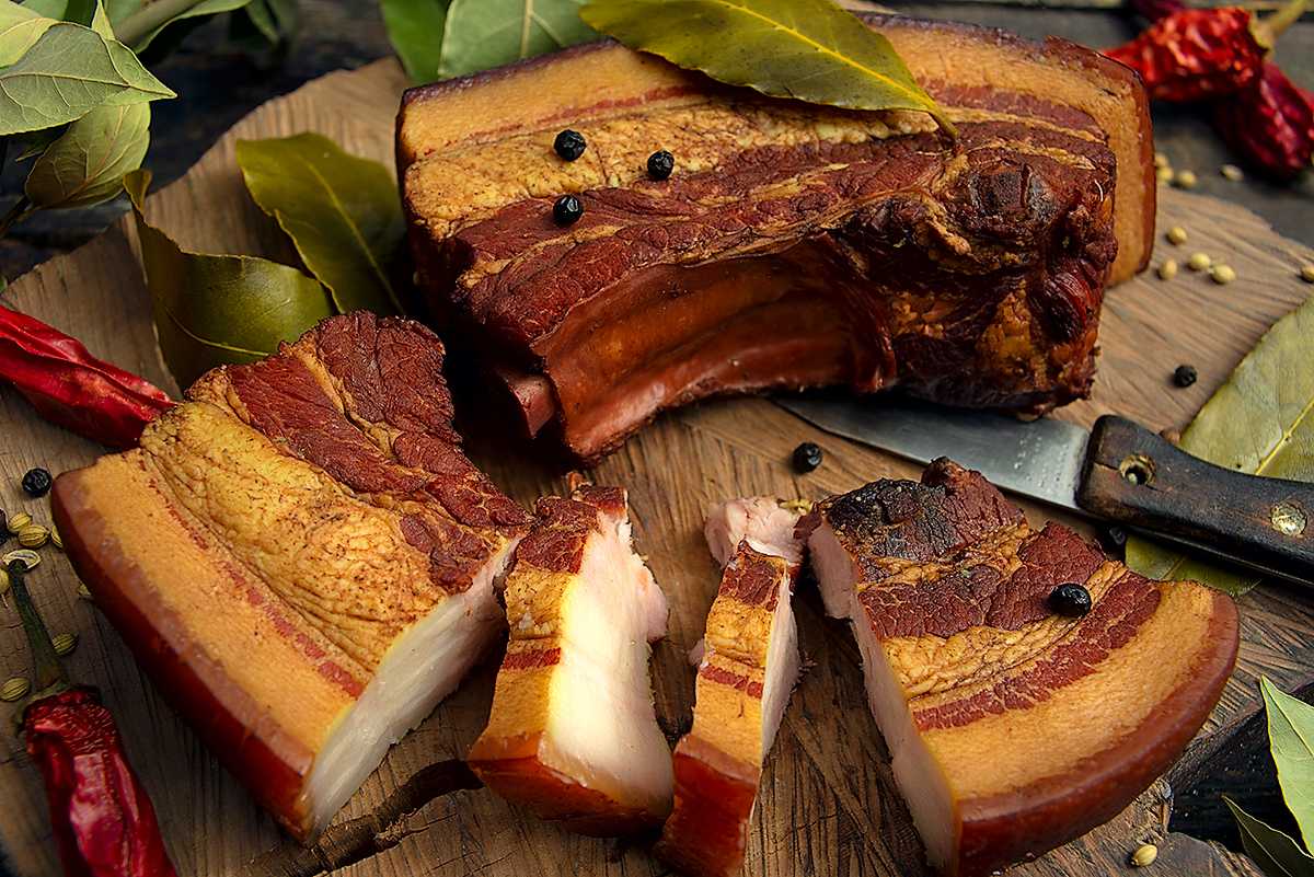 Как засолить грудинку – 7 самых вкусных рецептов