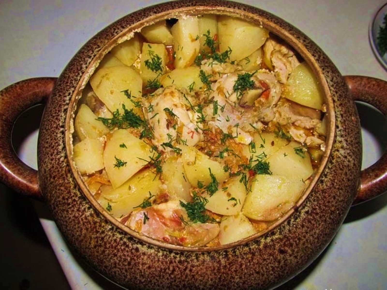 Курица с картошкой в духовке - 8 самых вкусных рецептов