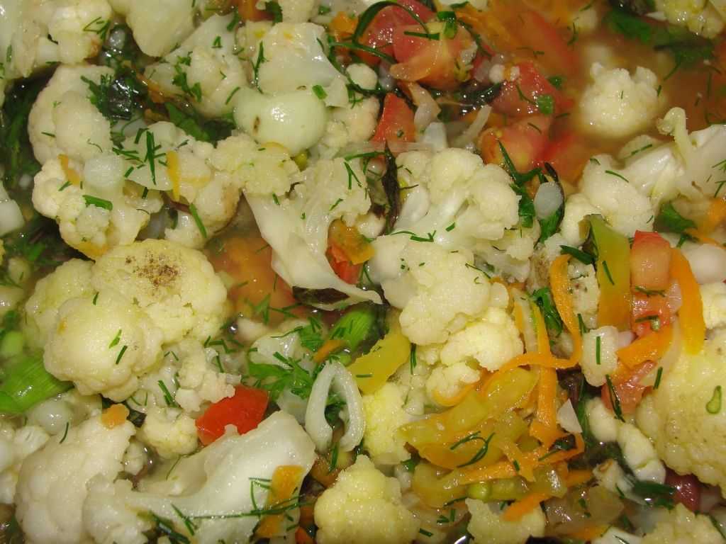 Цветная капуста тушеная в мультиварке - порция витаминов в тарелке: рецепт с фото
