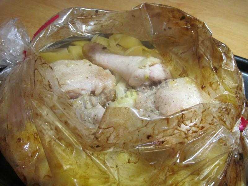 Рис с курицей в пакете для запекания. Окорочка с картошкой в рукаве в духовке. Картошка с окорочками в рукаве для запекания в духовке. Окорочка в пакете для запекания. Курица в рукаве.