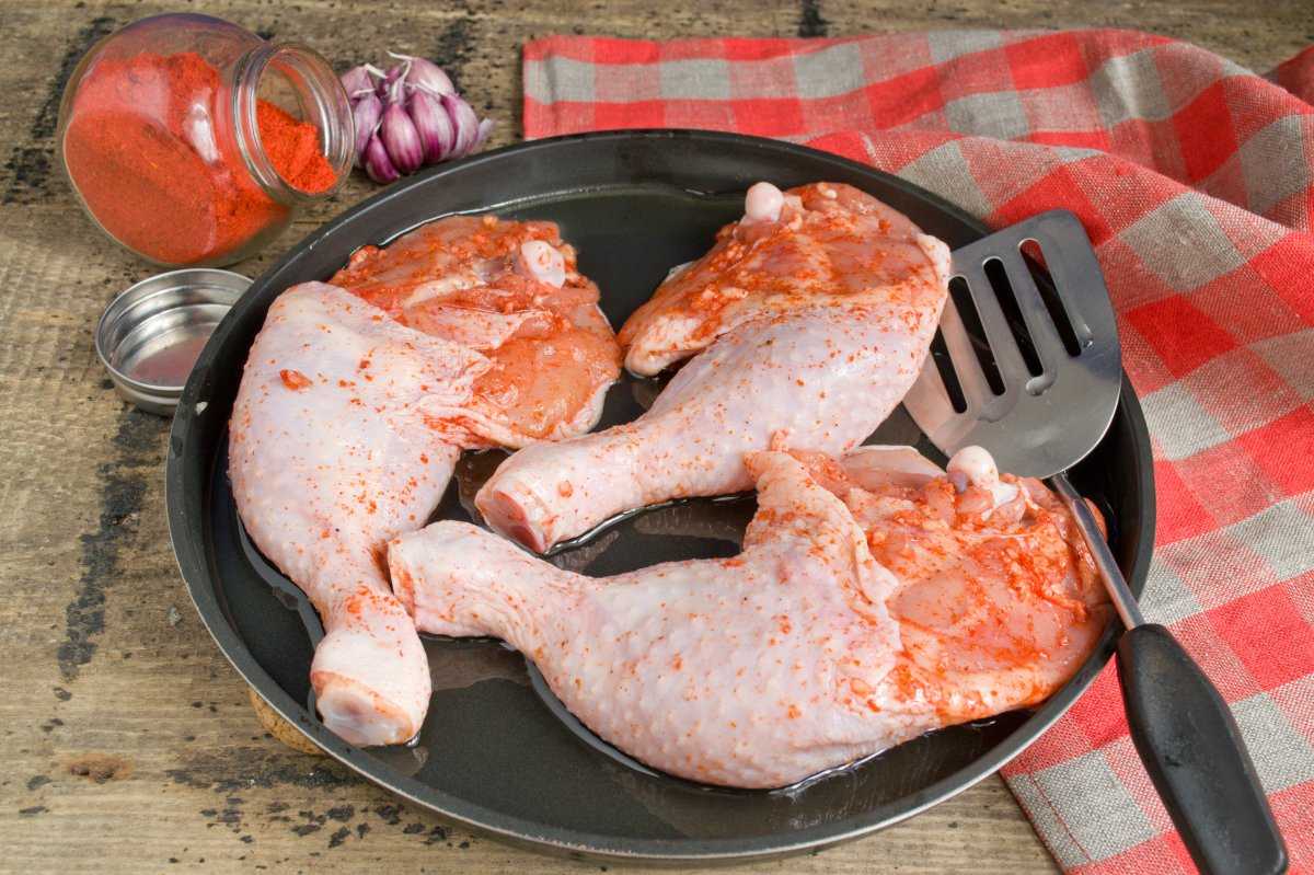 Как пожарить куриные окорочка на сковородке ⋆ готовим вкусно!