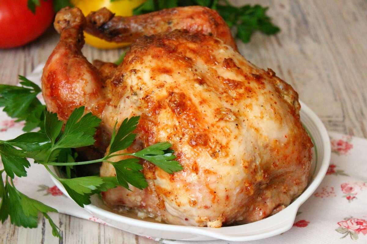 Курица в духовке целиком с хрустящей корочкой — 9 рецептов