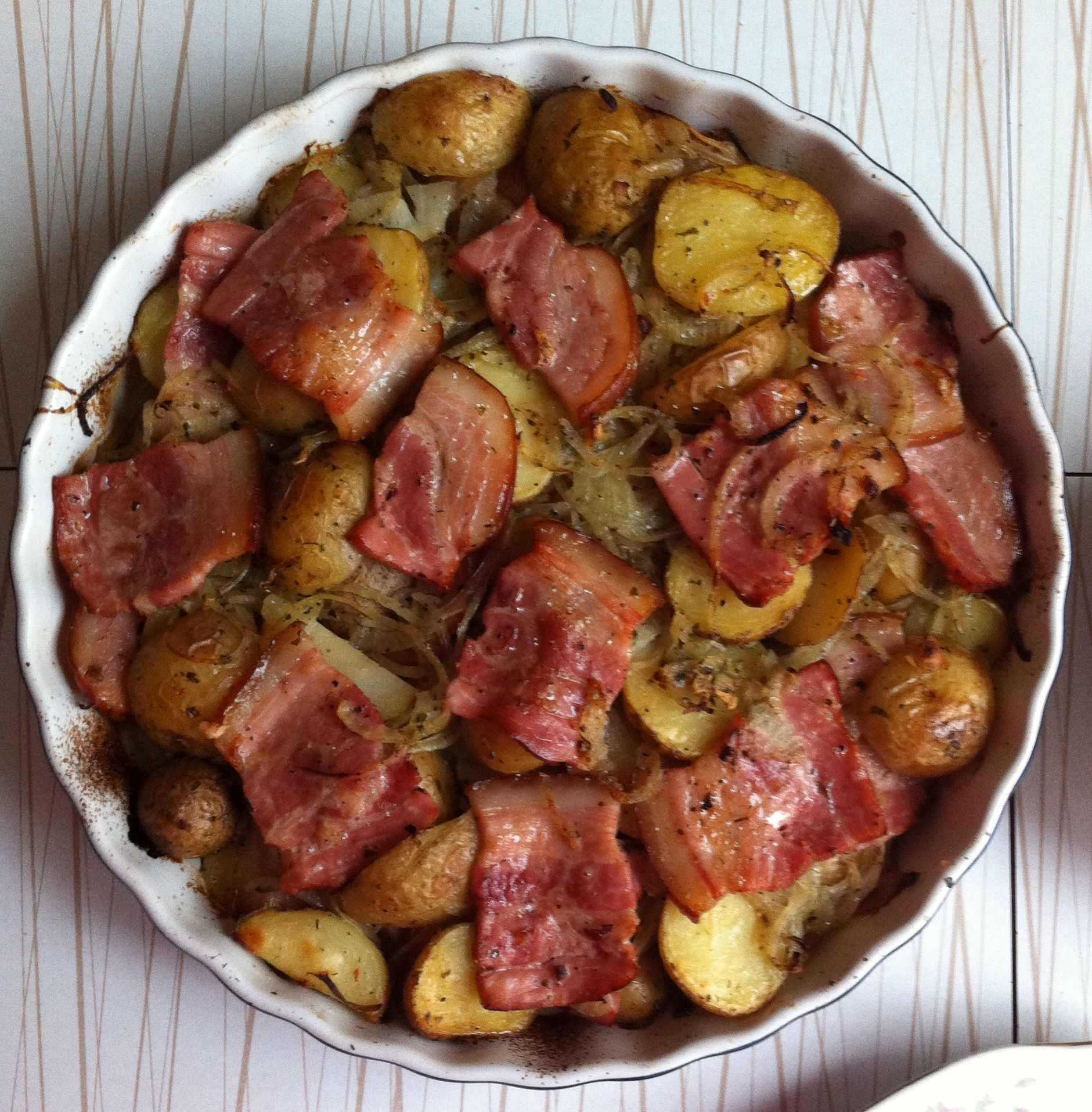 Жареный картофель дольками по-деревенски (готовим на сковороде)