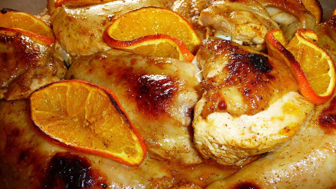 Маринованная курица на сковороде