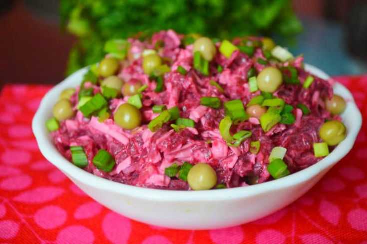 Салат из свеклы, соленых огурцов и горошка - 7 пошаговых фото в рецепте