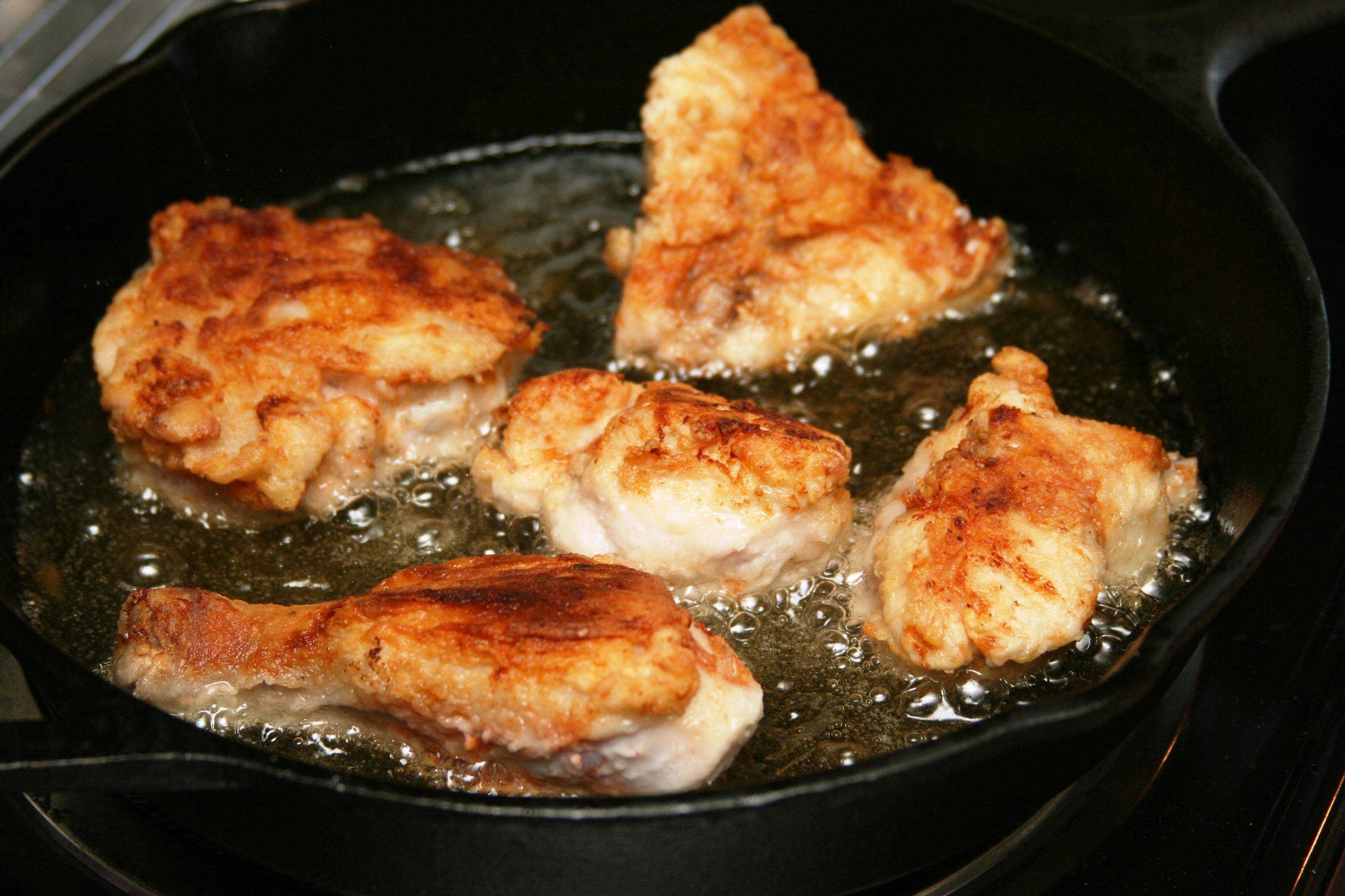 Как пожарить курицу на сковороде - пошаговый рецепт
