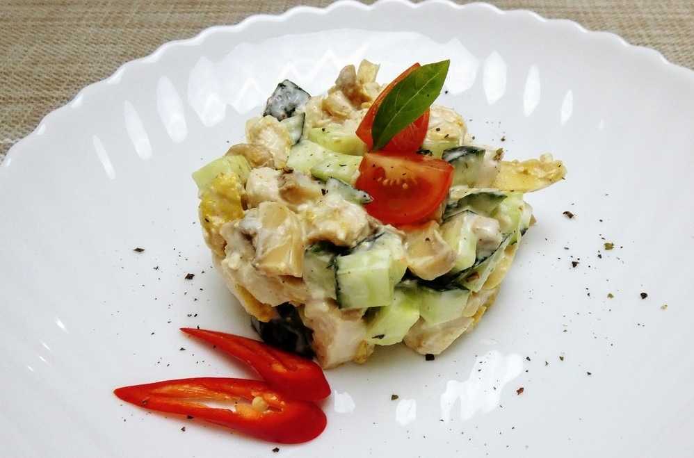 Салат цезарь классический с курицей рецепт с фото пошагово и видео - 1000.menu