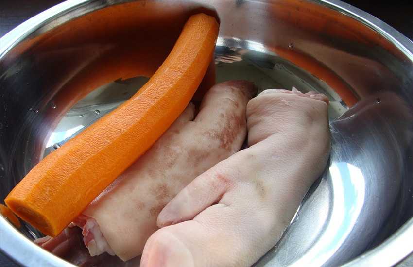 Как варить холодец из свиных ножек? 7 рецептов в домашних условиях без желатина