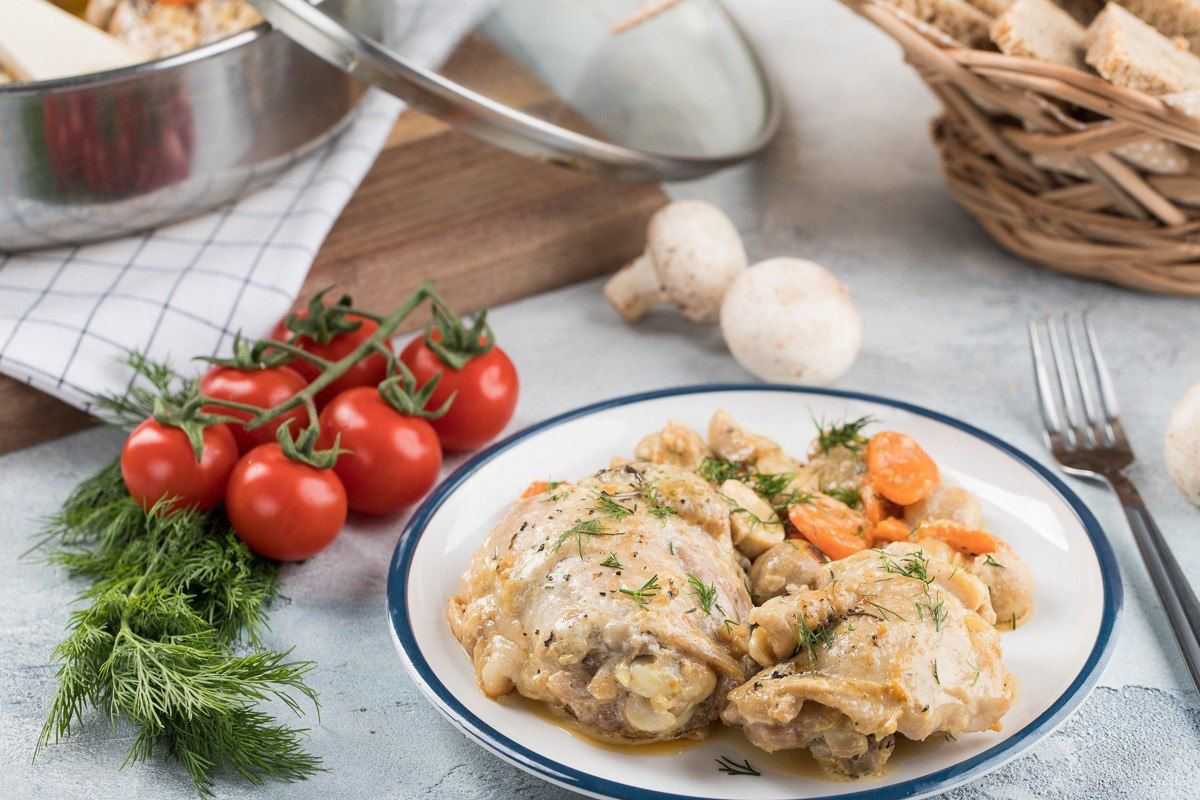 Курица с грибами в сливочном соусе, рецепт на сковороде с фото