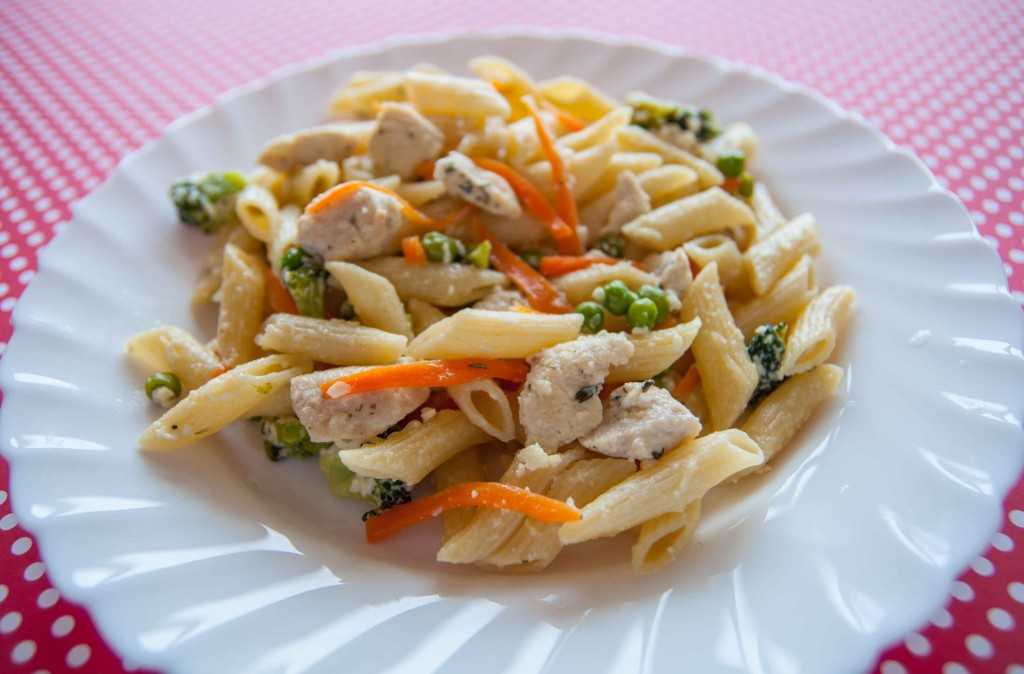 Паста с курицей в сливочном соусе: приготовление
