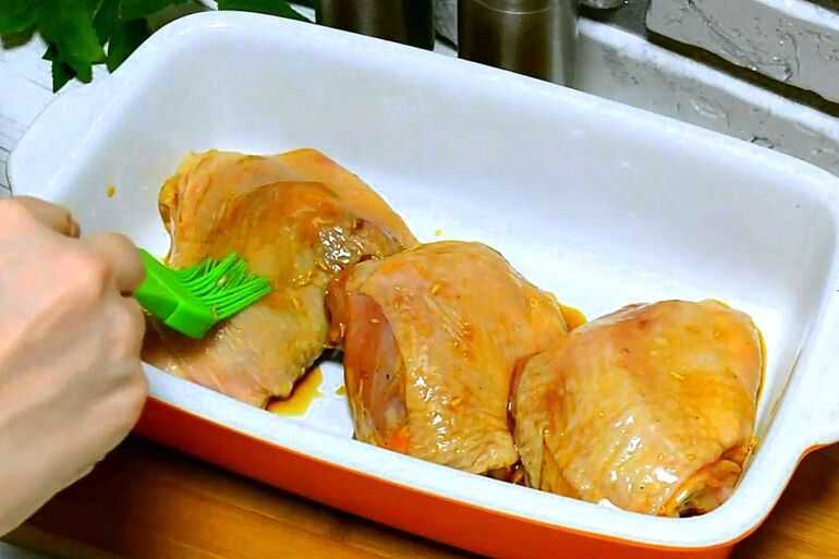 Куриные бедра в духовке — 5 рецептов вкусных бедрышек с хрустящей корочкой
