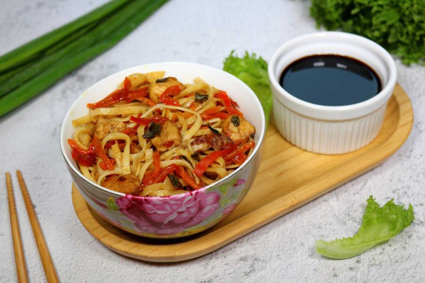 Лапша вок (wok) — рецепт в домашних условиях с курицей и овощами
