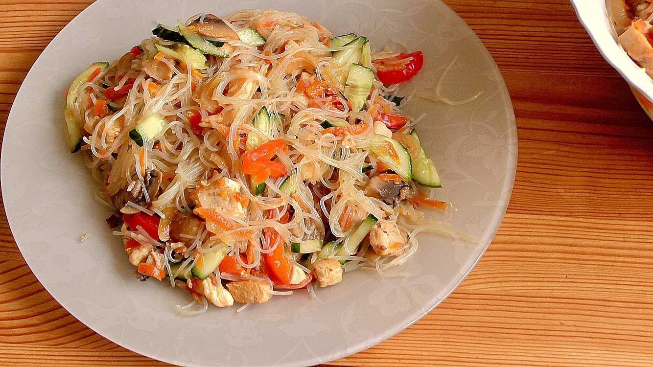 Рецепты тайского салата с курицей - теплый и холодный