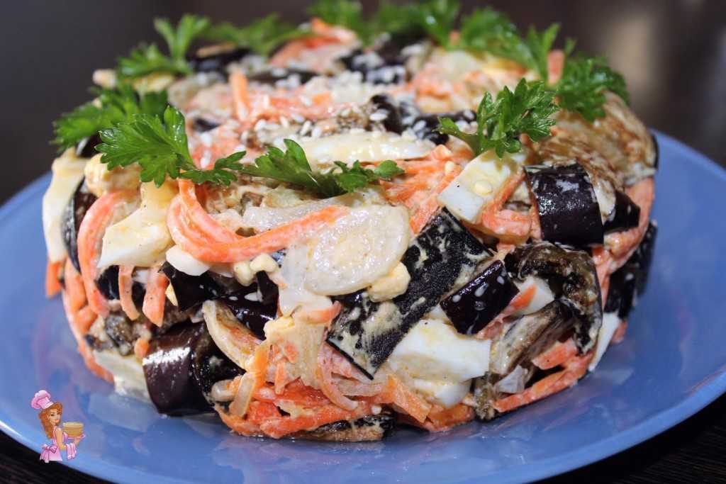 Вкусные закуски с пикантной ноткой: готовим салаты с корейской морковкой