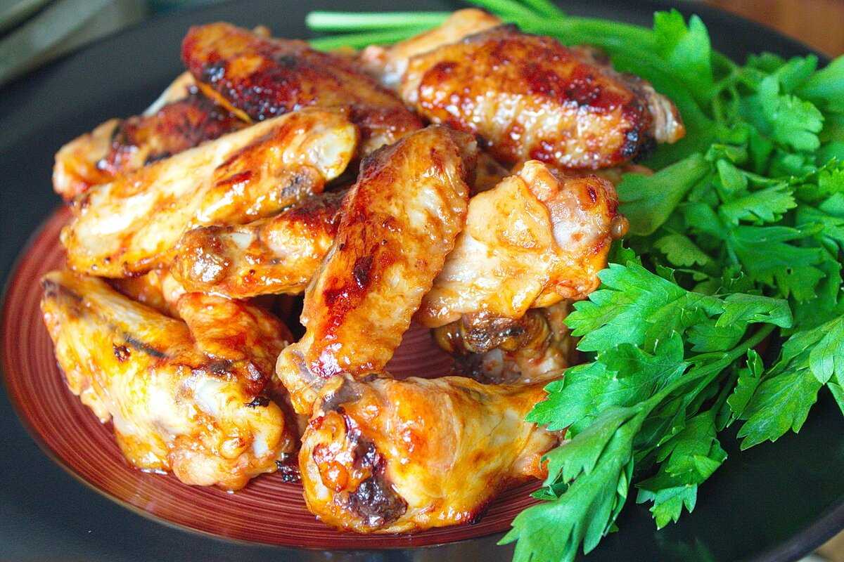 Куриные крылышки в маринаде в духовке - рецепт с фото
